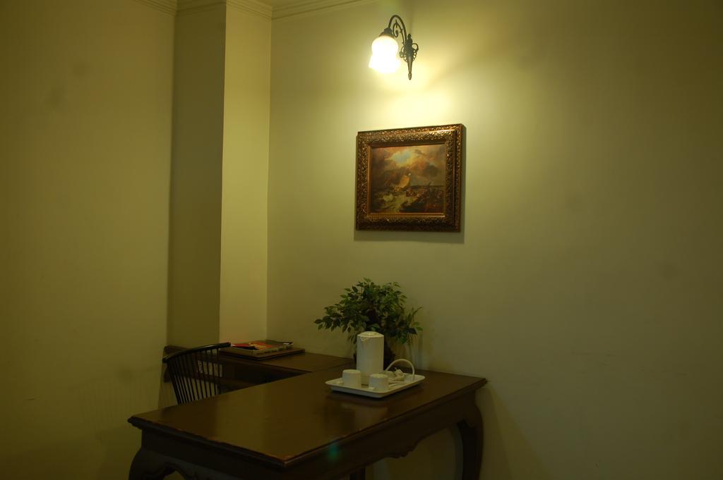 Park Palace Hotel Kolkata Room photo